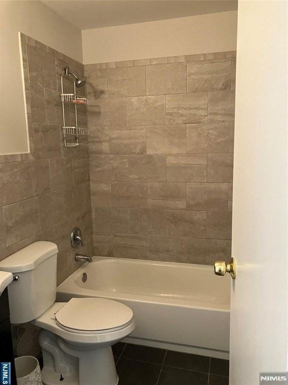 154 Rothwell Ave #2B - Photo 4 of 17