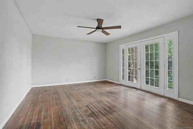 10311 E 5th St - Photo 3 of 23