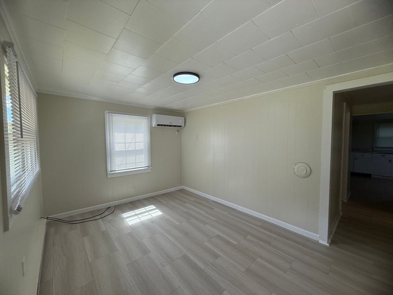 1208 S Coolwell Rd - Photo 3 of 16