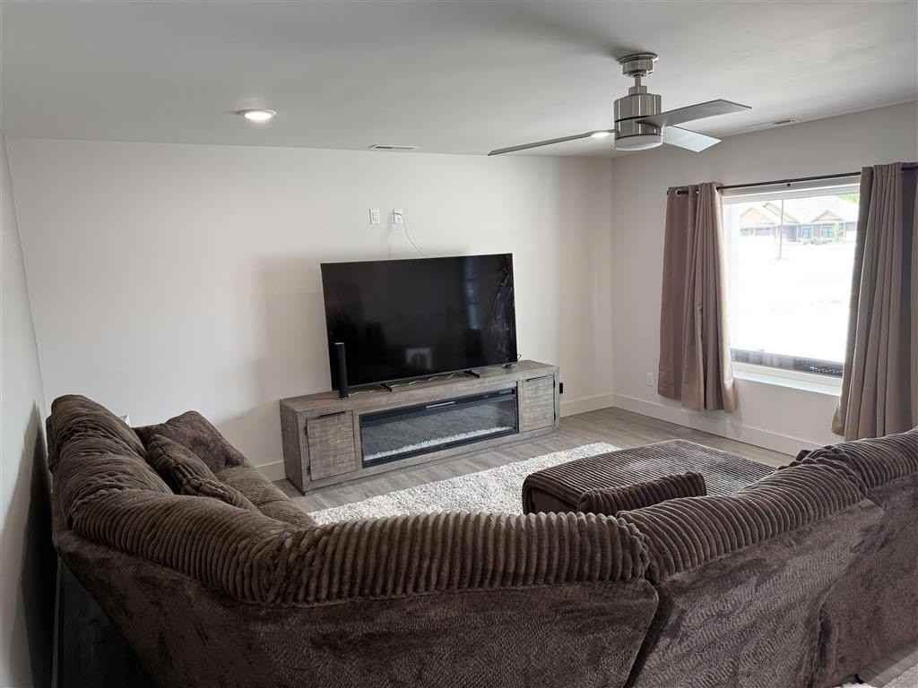 742 N Clark St - Photo 2 of 16