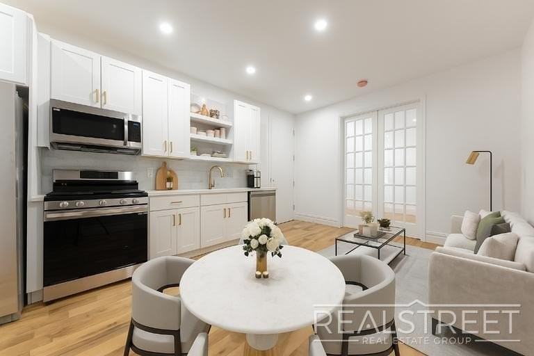 310 Linden St #1 - Photo 3 of 18