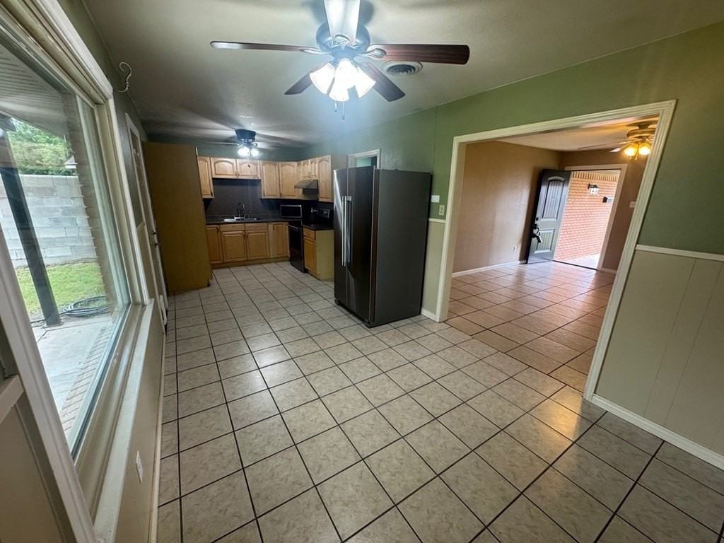 4217 Redbud Ave - Photo 3 of 10