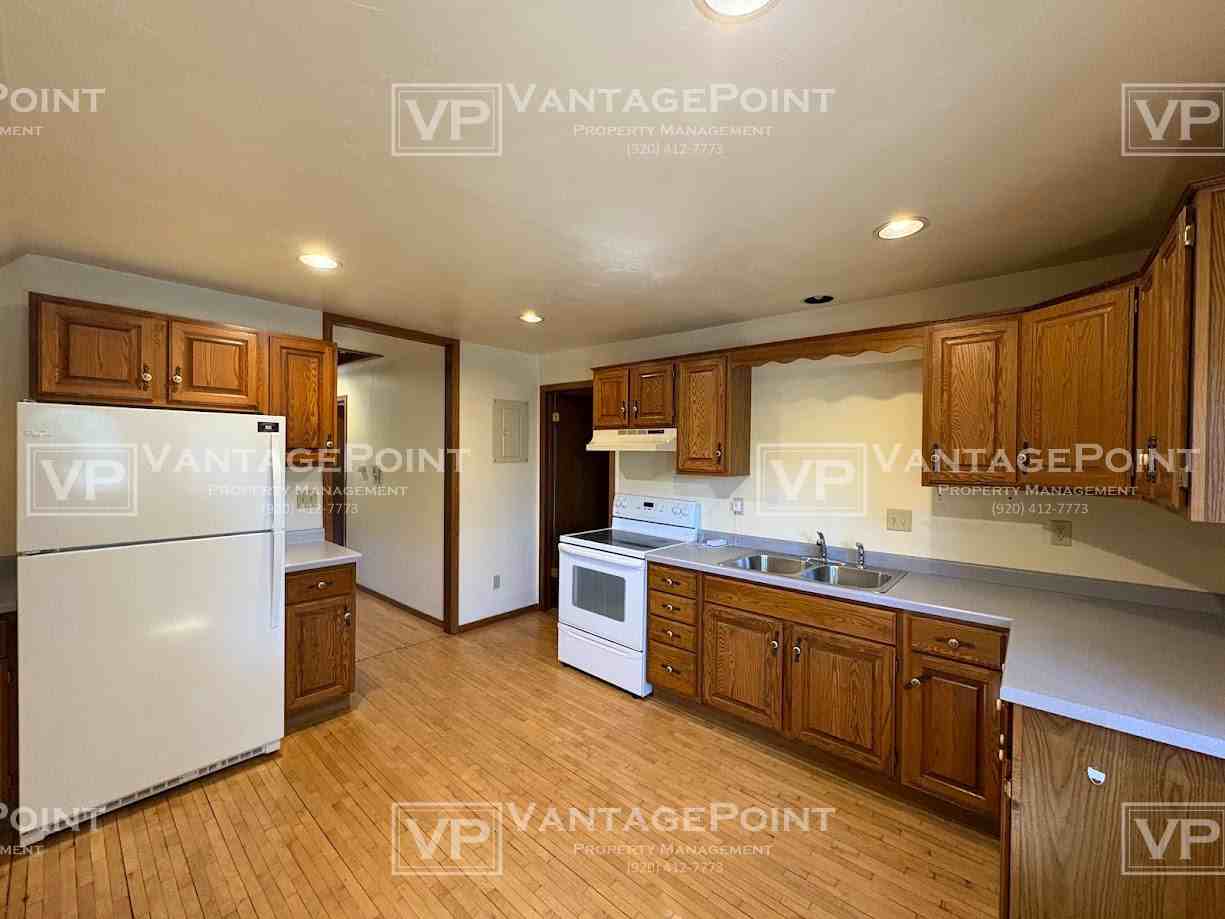 114 N Ontario St Uppr - Photo 3 of 16