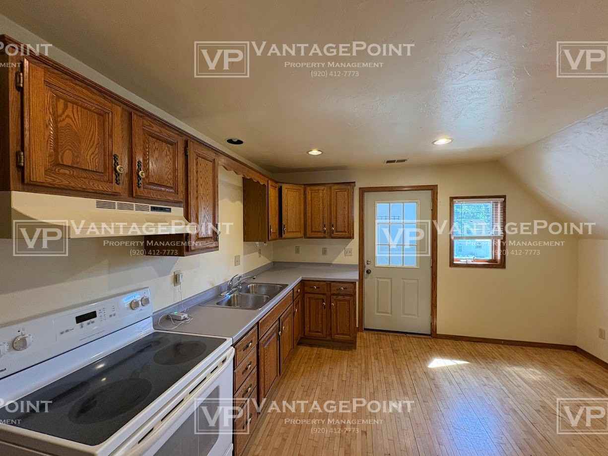 114 N Ontario St Uppr - Photo 4 of 16