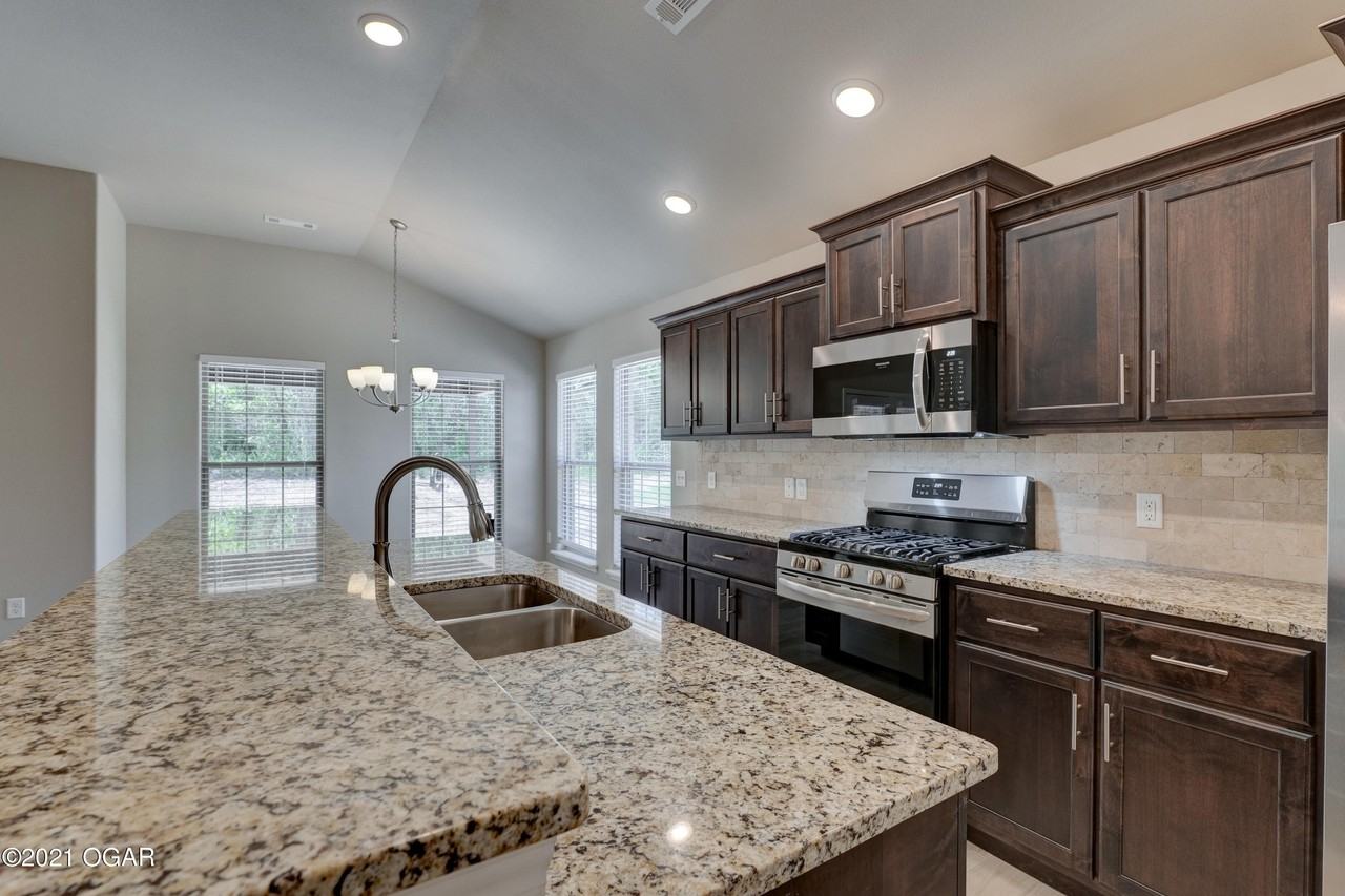 2632 S Lois Ln - Photo 7 of 32