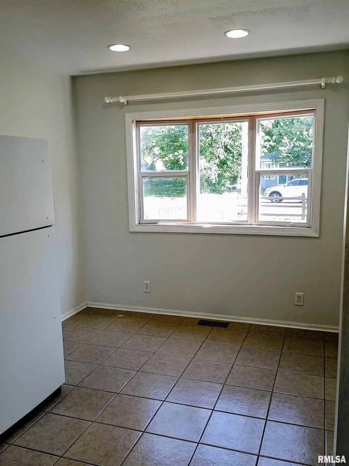 905 E Marietta Ave #A - Photo 3 of 10