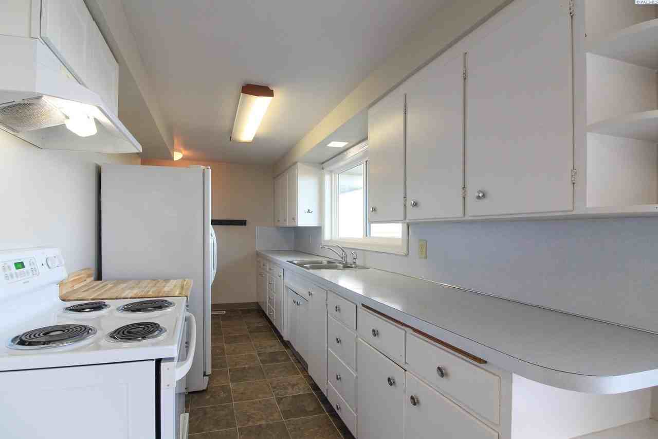 10111 Eltopia West Road - Photo 2 of 15