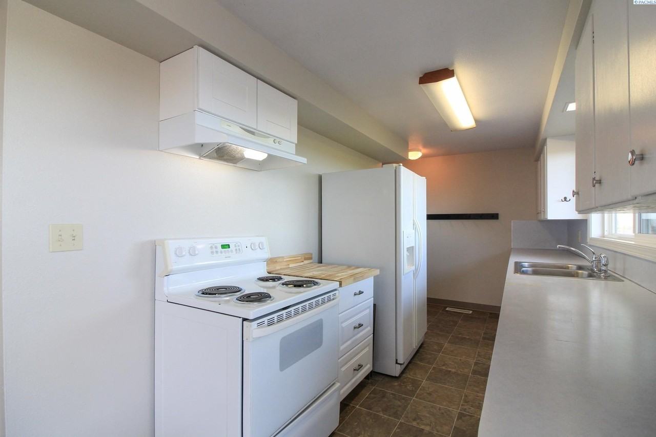 10111 Eltopia West Road - Photo 3 of 15