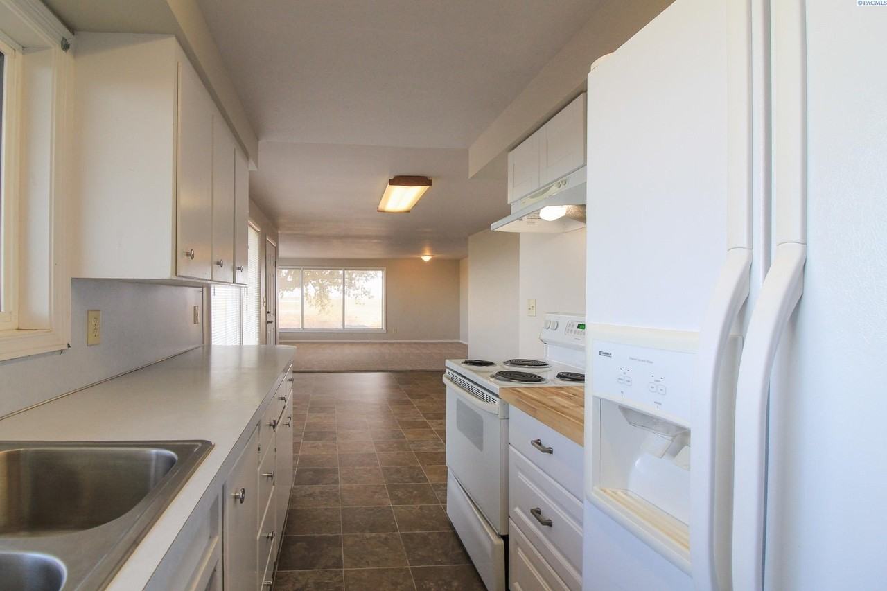 10111 Eltopia West Road - Photo 4 of 15