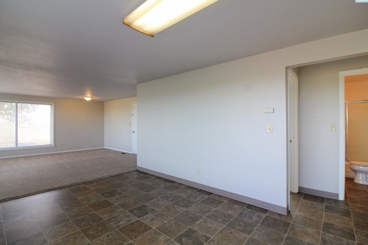 10111 Eltopia West Road - Photo 5 of 15