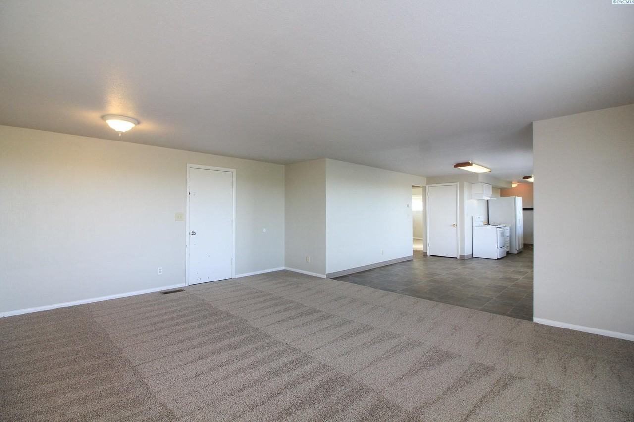 10111 Eltopia West Road - Photo 7 of 15