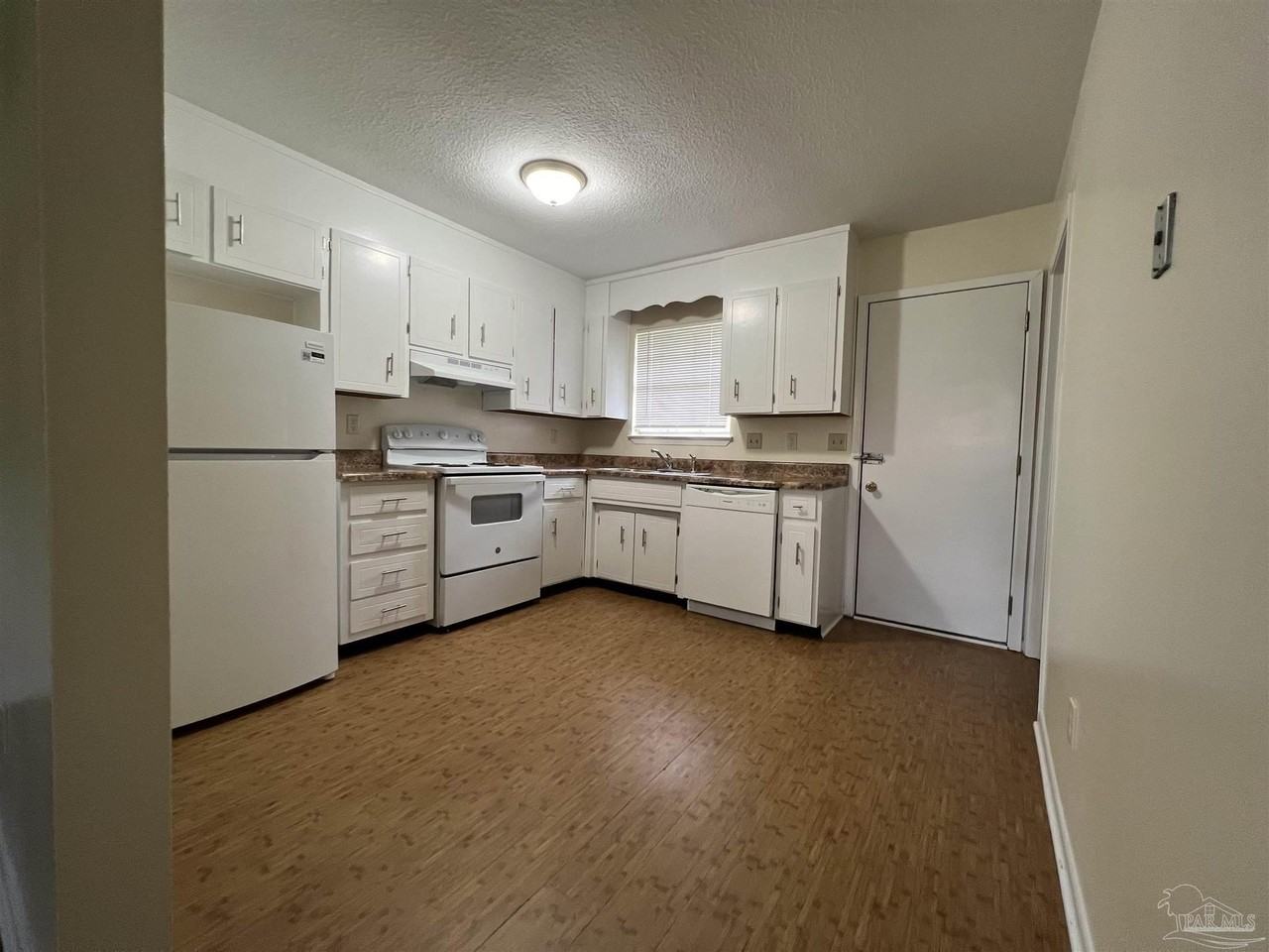 4935 Yacht Harbor Dr - Photo 4 of 9