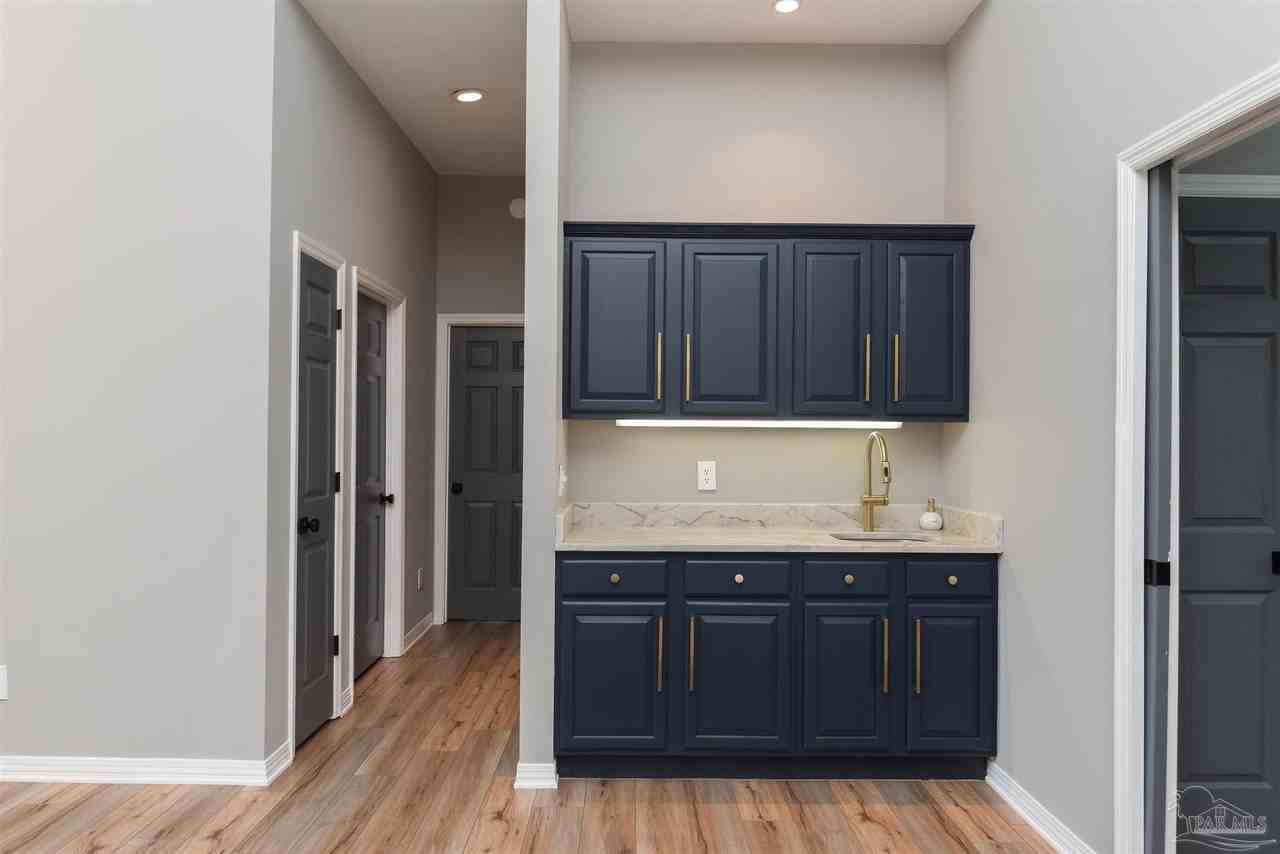 1301 E Cross St - Photo 4 of 26