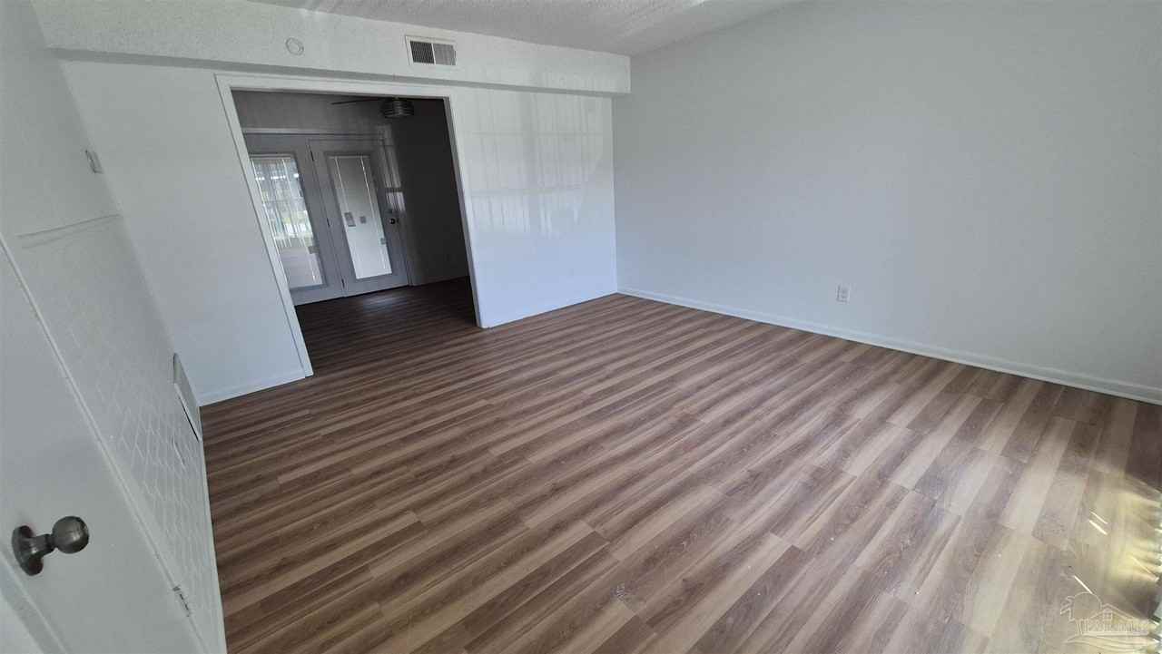 852 Garnet St - Photo 2 of 10
