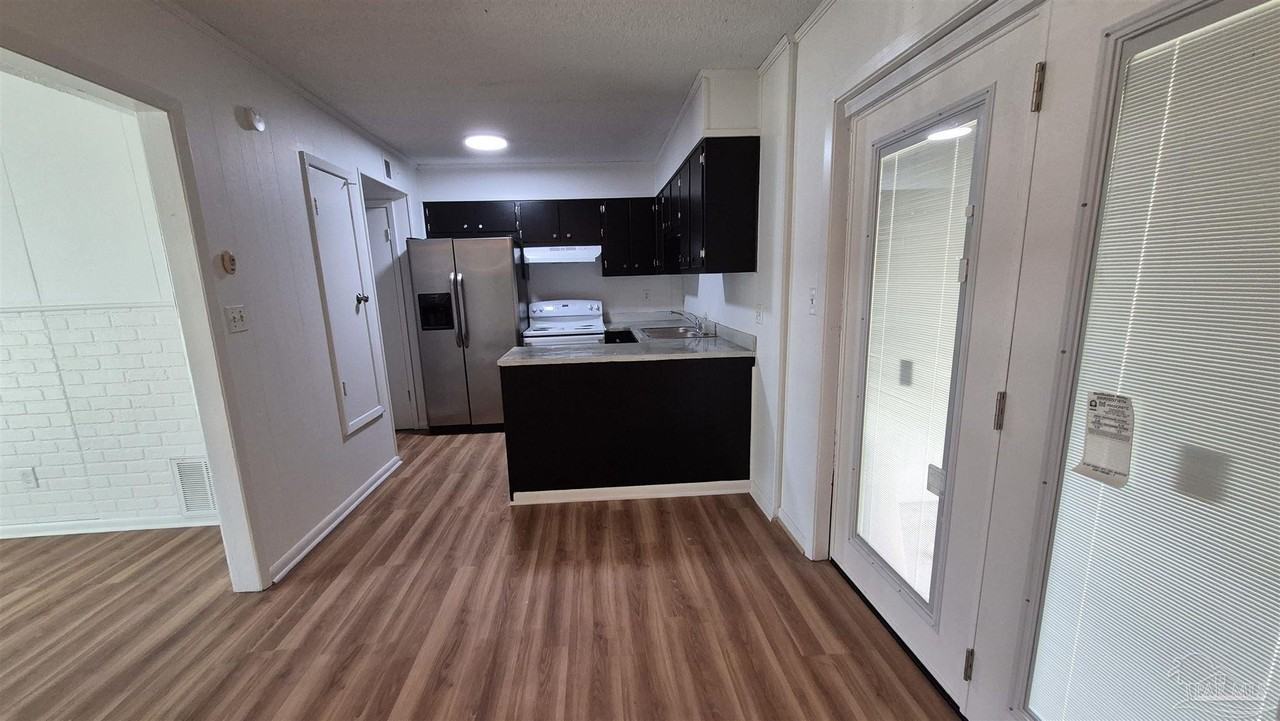 852 Garnet St - Photo 4 of 10