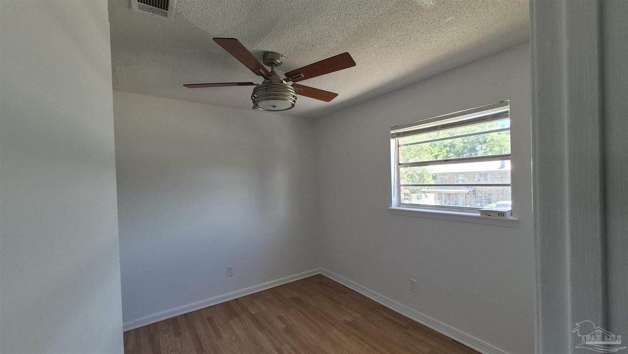 852 Garnet St - Photo 5 of 10
