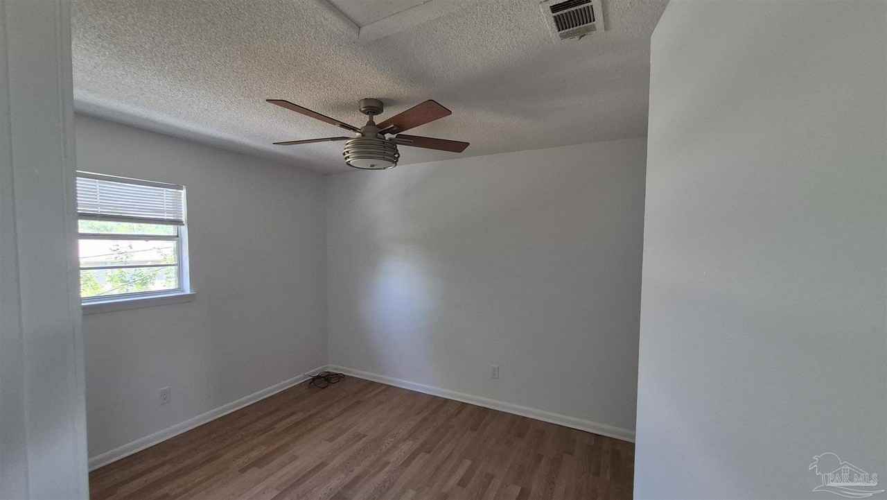 852 Garnet St - Photo 6 of 10