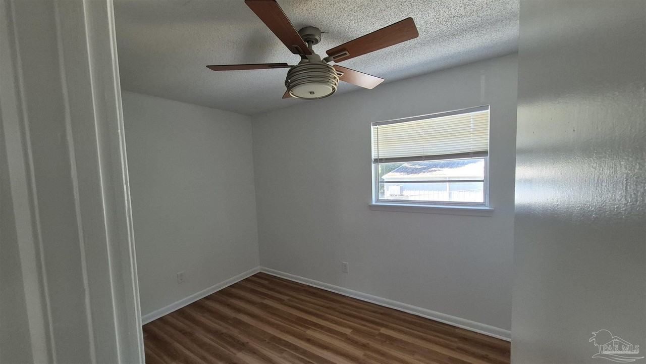852 Garnet St - Photo 7 of 10