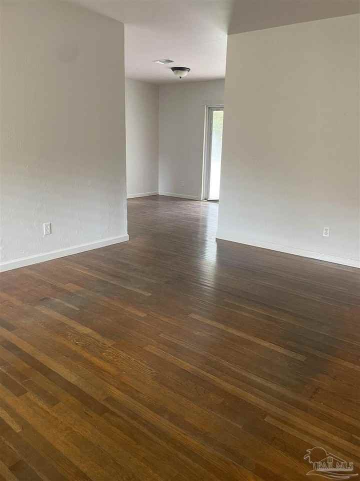 540 Templehill St - Photo 4 of 15