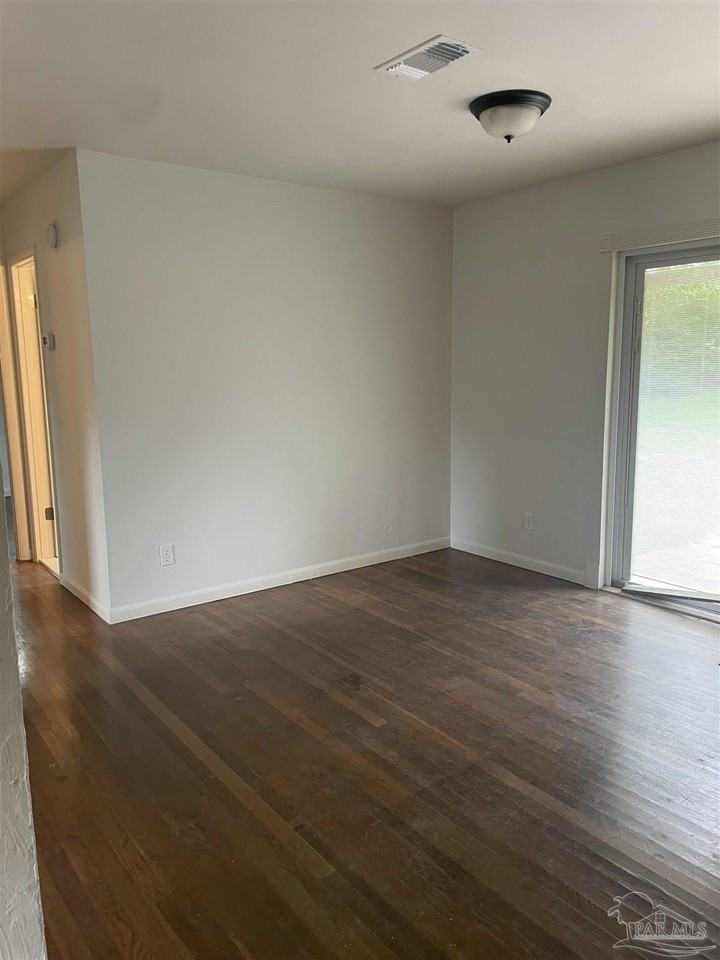540 Templehill St - Photo 5 of 15
