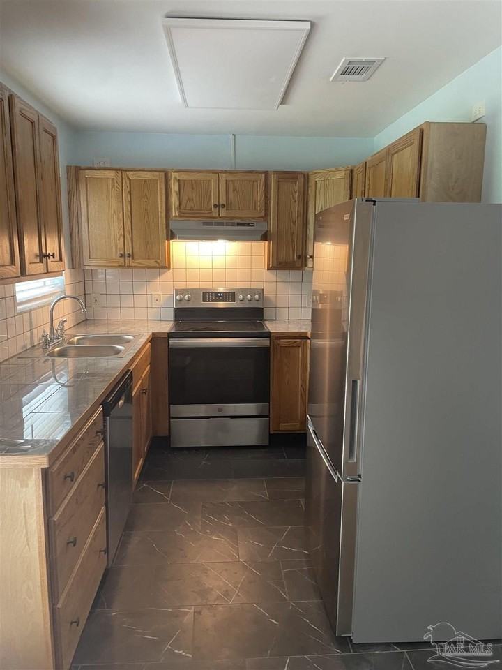 540 Templehill St - Photo 6 of 15