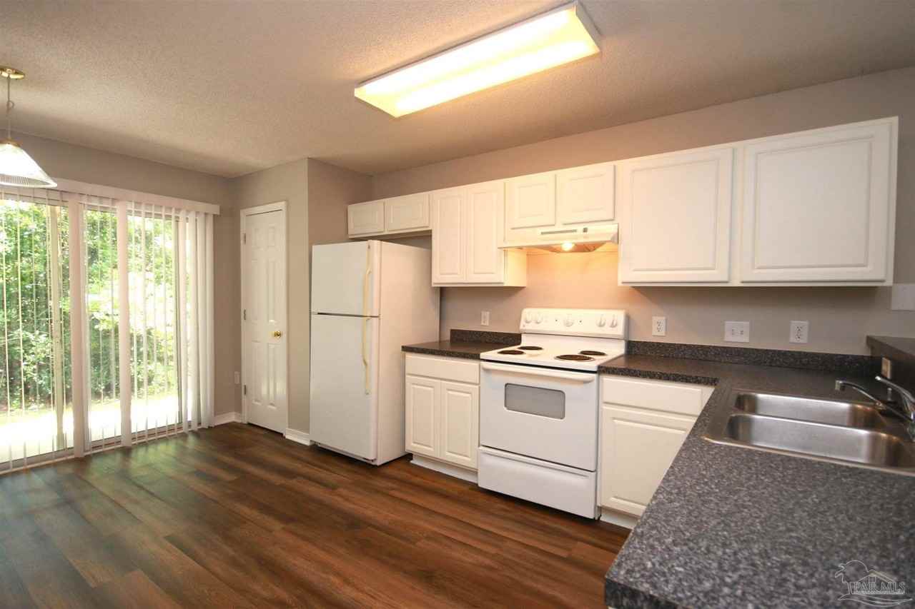 1077 Antigua Cir - Photo 5 of 14