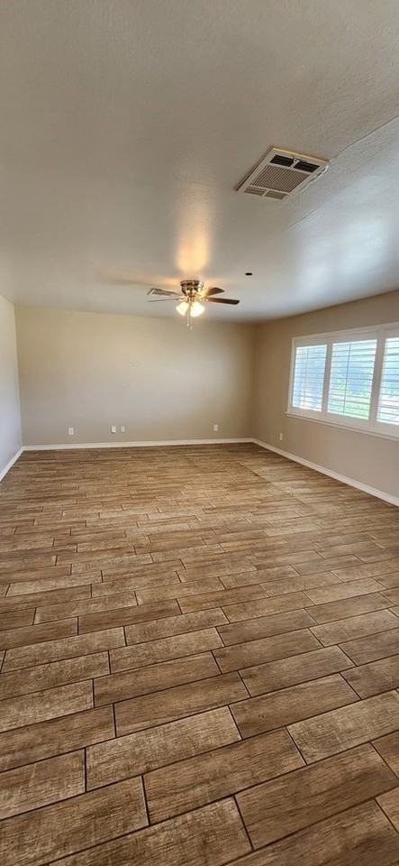 2601 Bedford Dr - Photo 3 of 17