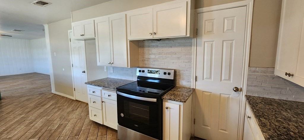 2601 Bedford Dr - Photo 6 of 17