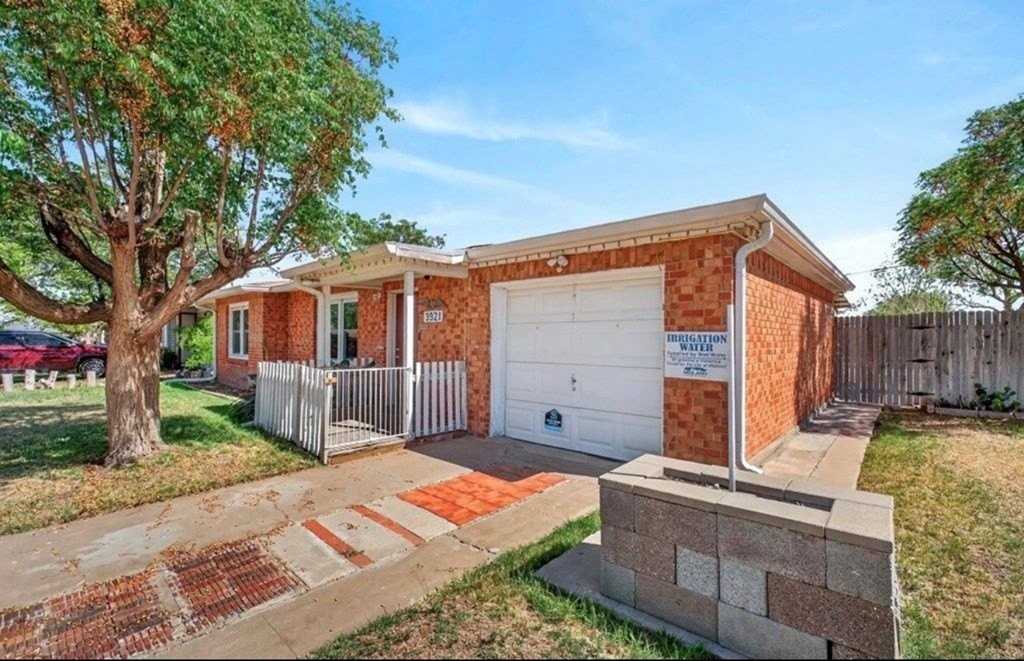 3921 Monty Dr - Photo 2 of 13