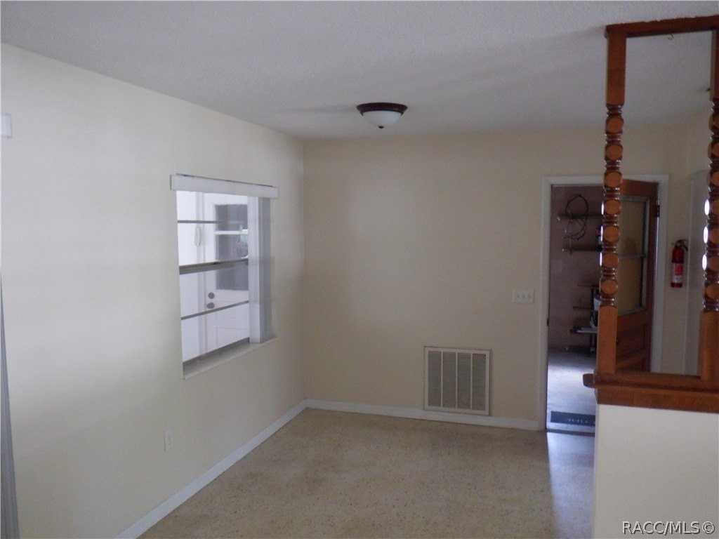 3415 S Diamond Ave - Photo 3 of 37
