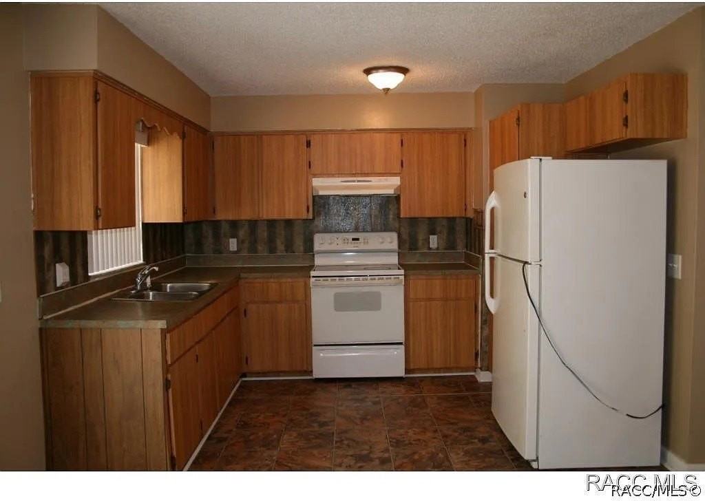 3633 E Byrd St - Photo 2 of 3