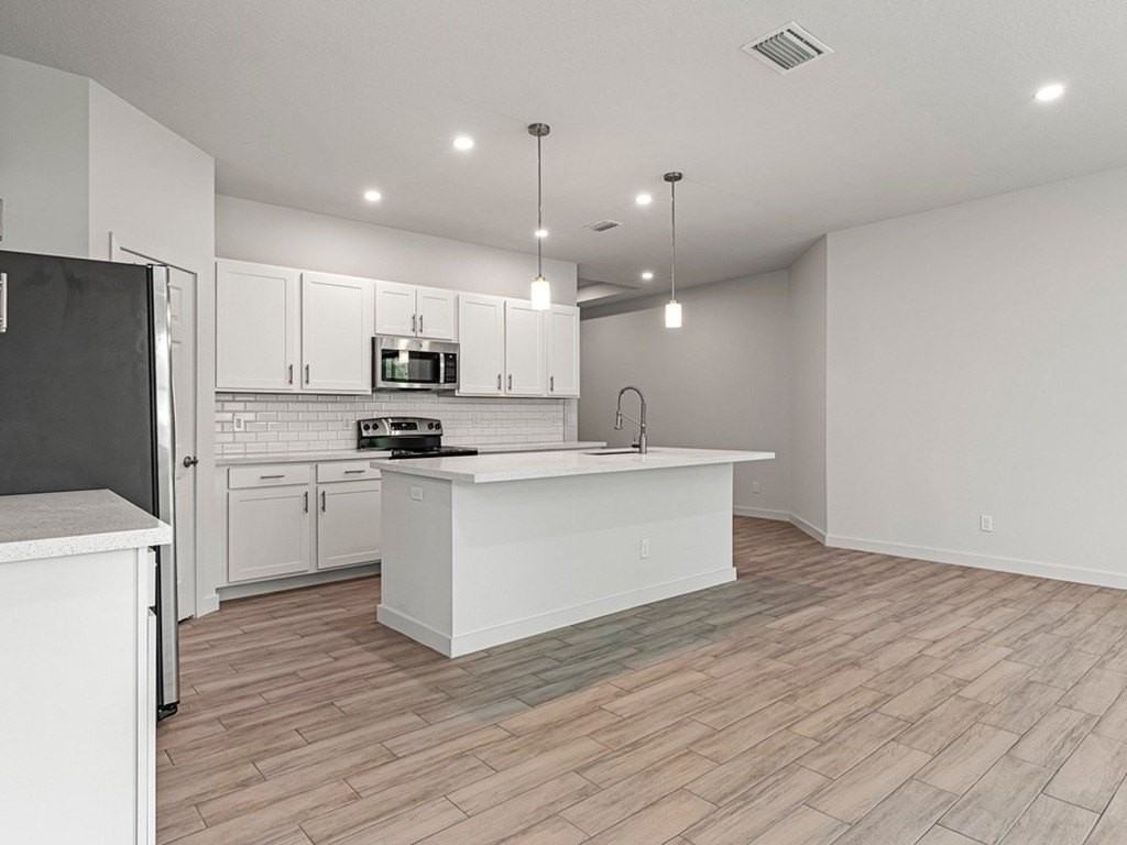 7704 Pacific Ave - Photo 6 of 32