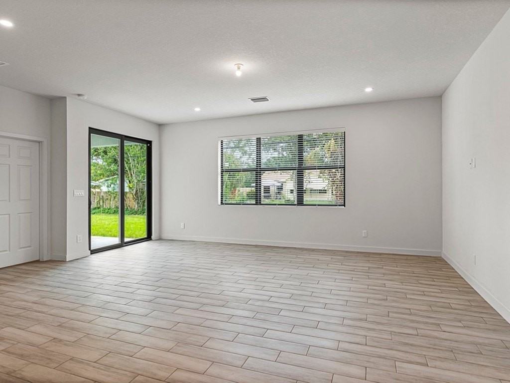 7704 Pacific Ave - Photo 7 of 32