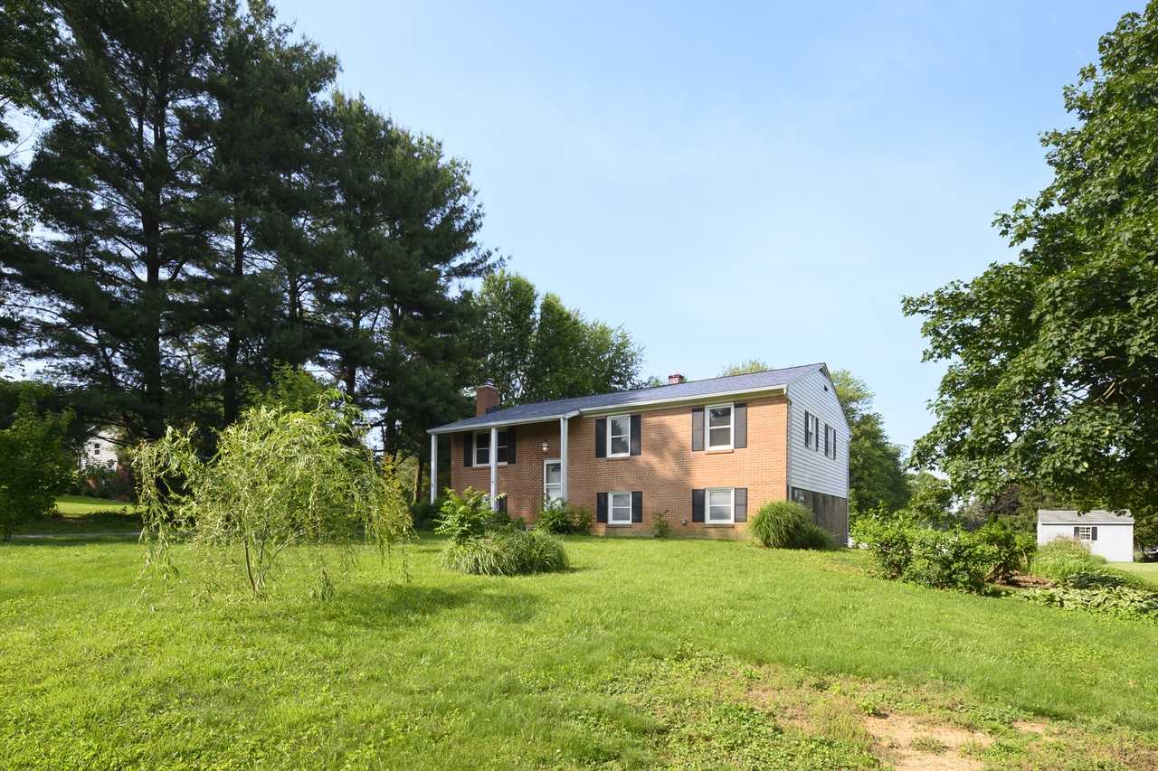 102 Roosevelt Rd #1