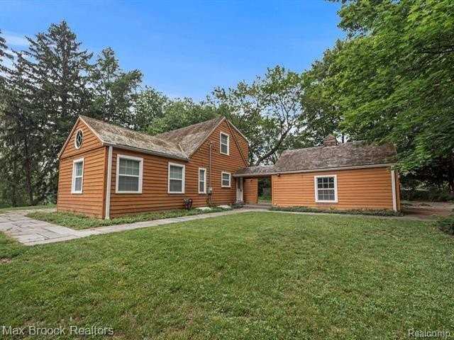 27180 Wellington Rd - Photo 3 of 29
