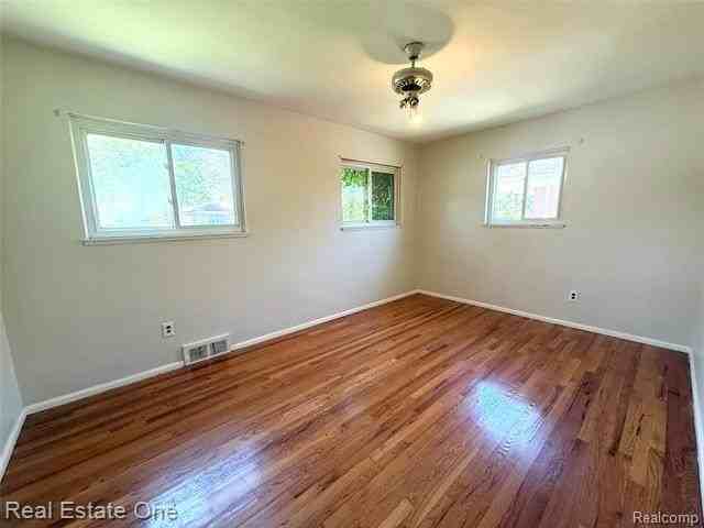 6810 Rosemary St - Photo 5 of 14
