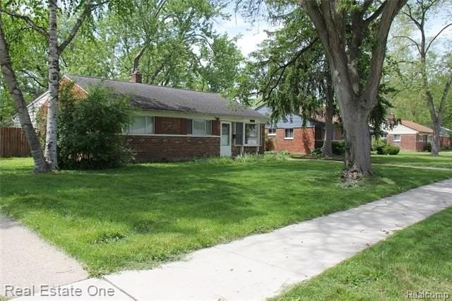 28051 Stuart Ave - Photo 3 of 32