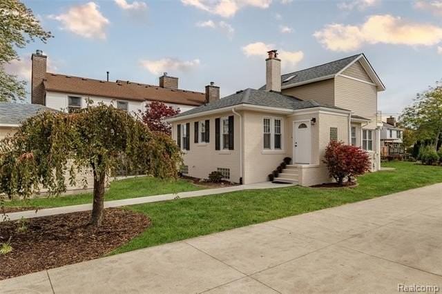 33316 Jefferson Ave - Photo 3 of 50