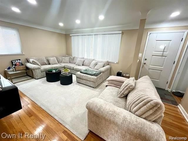 31015 Dorais St - Photo 4 of 16