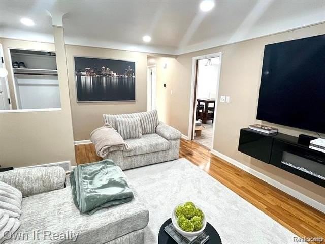 31015 Dorais St - Photo 5 of 16