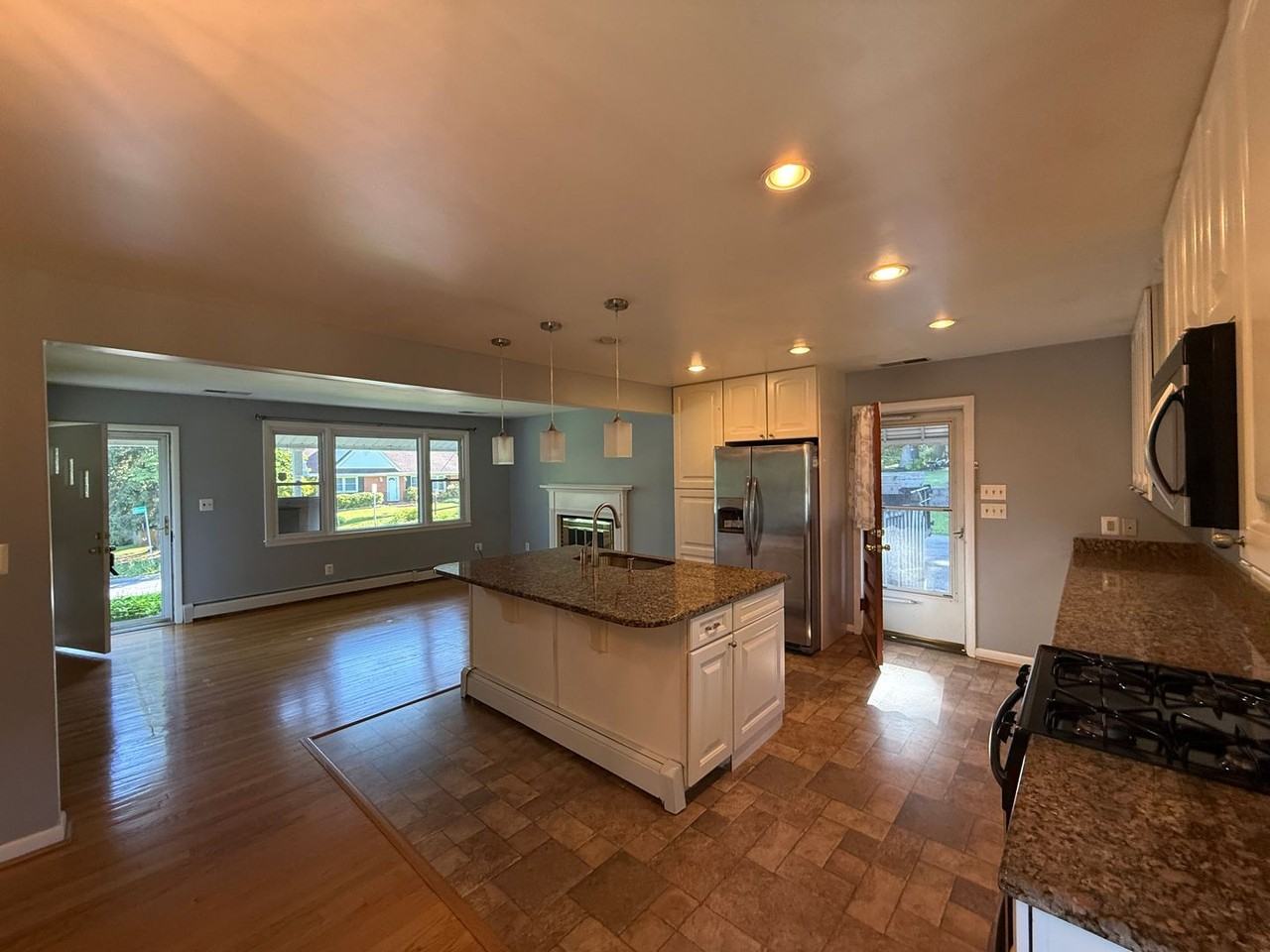207 Dawson Dr - Photo 3 of 22