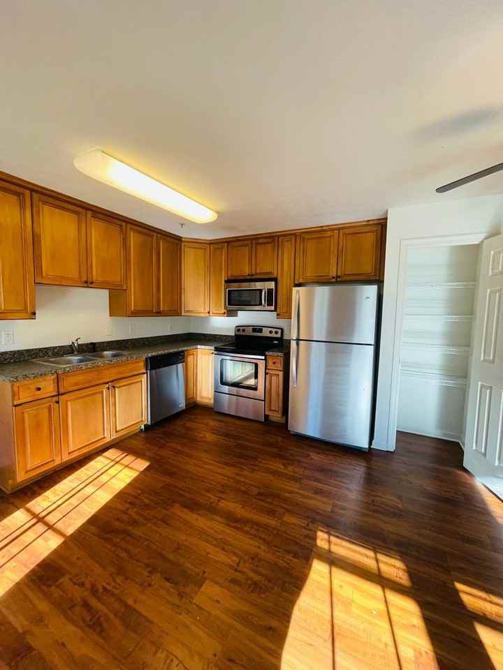 1459 Taylor Grove Ln #1 - Photo 5 of 10
