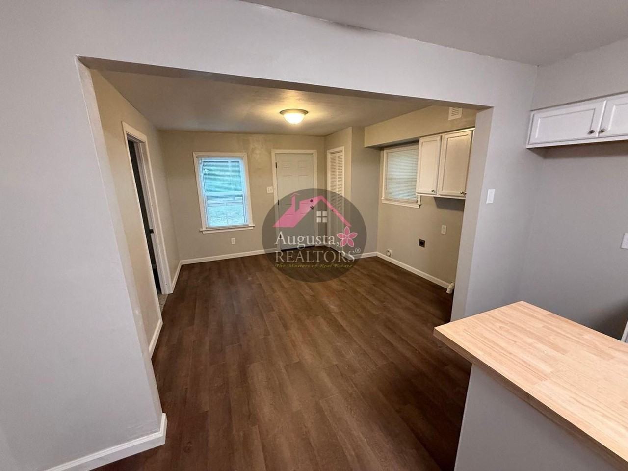801 S 17th St - Photo 2 of 8