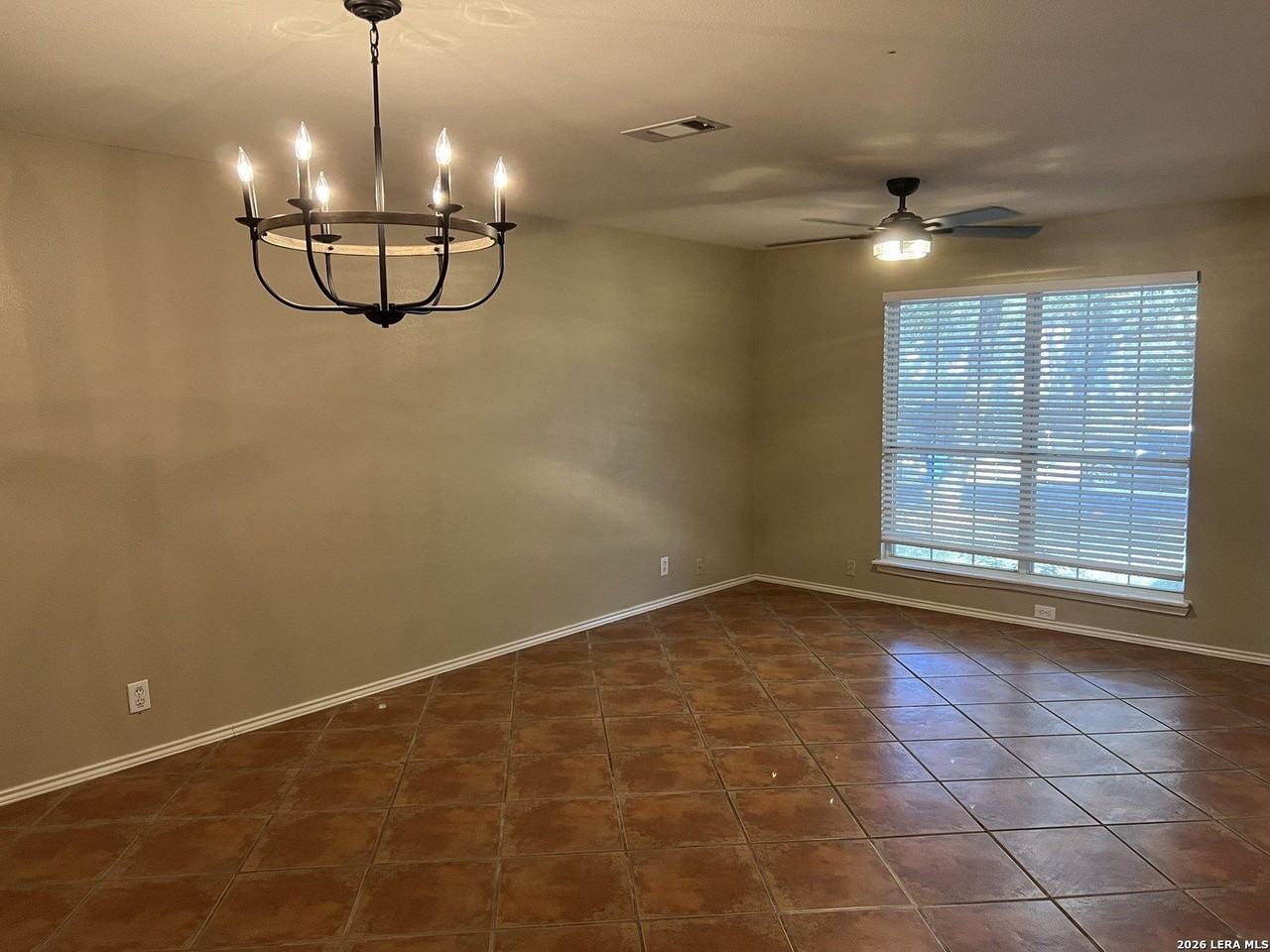 3648 Diamond Fls - Photo 4 of 31