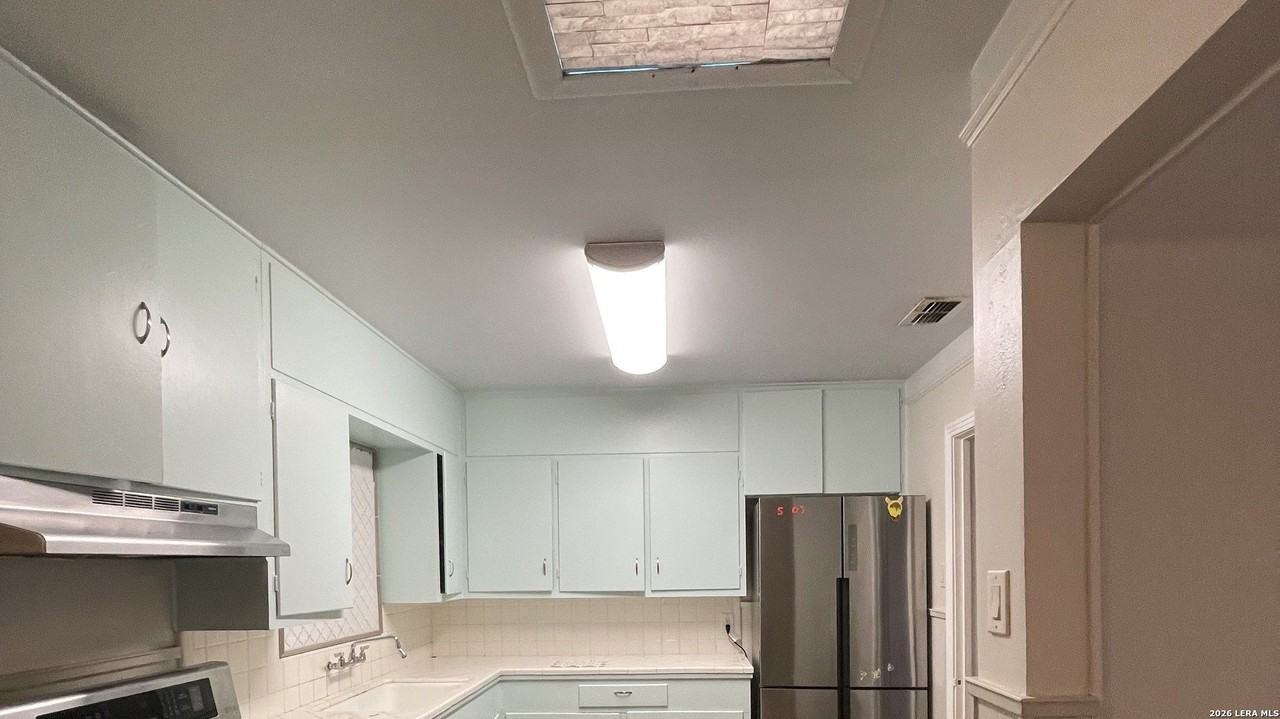 503 W Hart Ave - Photo 5 of 17