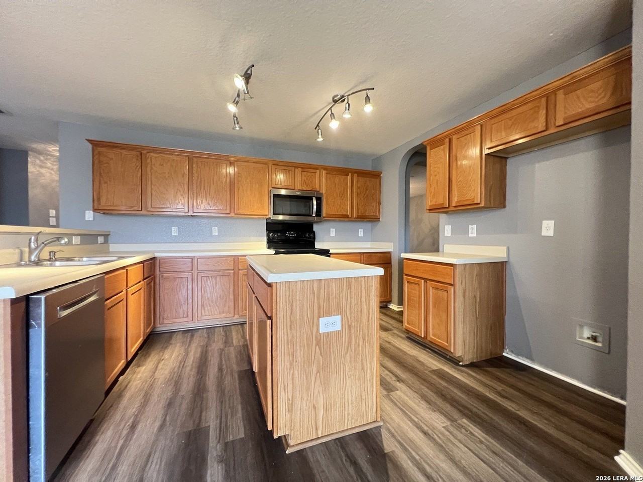 10031 Stagecoach Bay - Photo 7 of 38