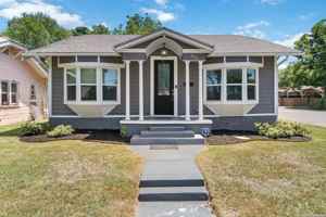 featured image of 944 Fulton Ave