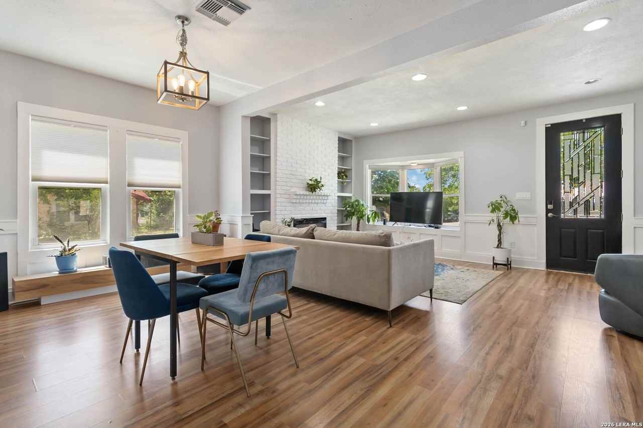 944 Fulton Ave - Photo 7 of 40