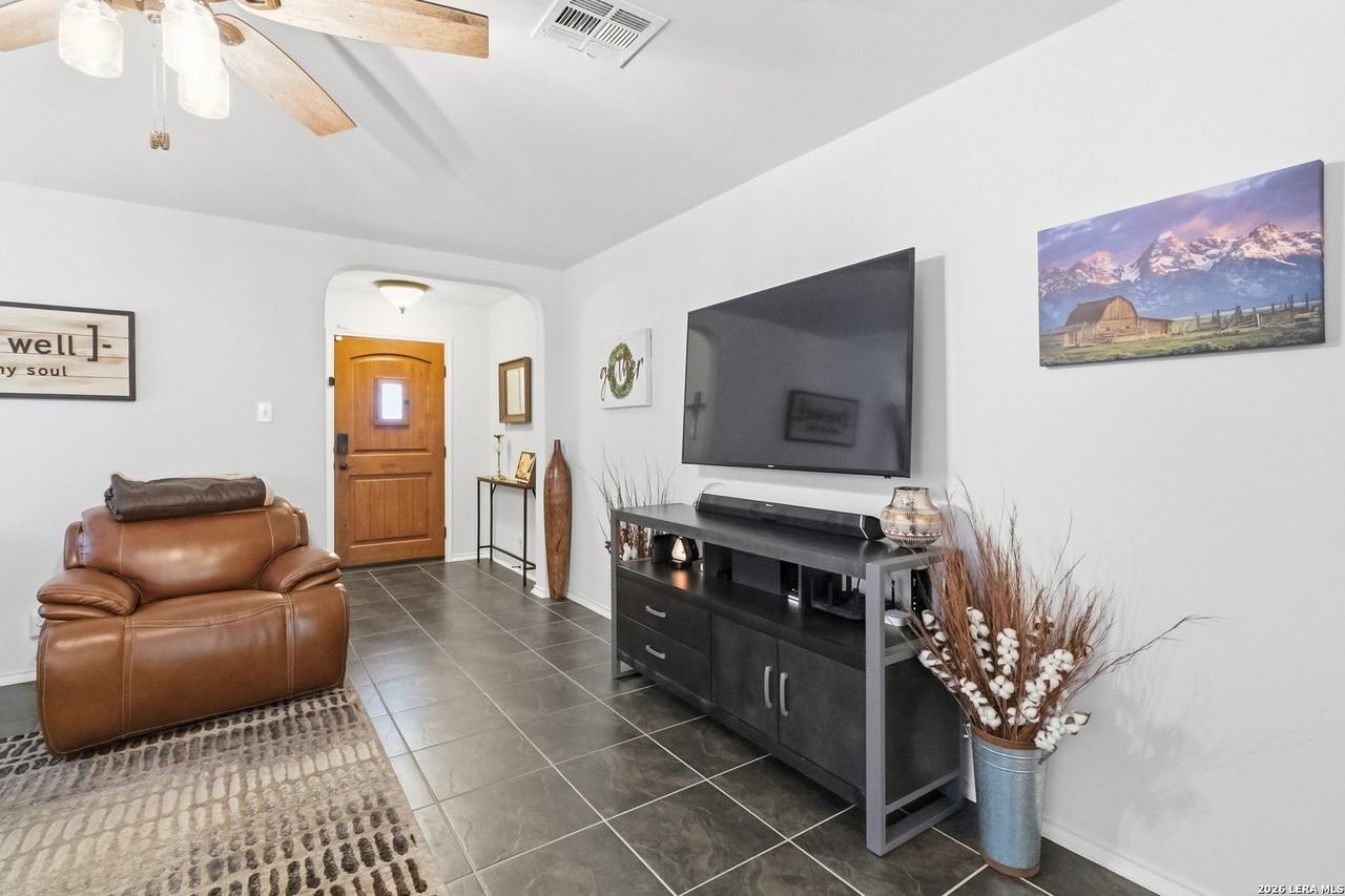 21514 Thunder Basin - Photo 6 of 34
