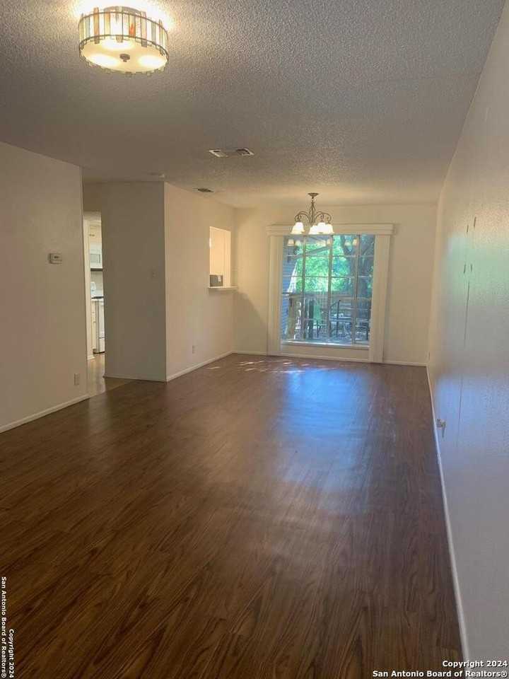 10919 Whisper Valley St - Photo 6 of 27